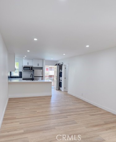 17000 Burbank Boulevard, Encino CA: https://media.crmls.org/medias/a7d7a7f2-497a-482f-b9de-df12c791319a.jpg