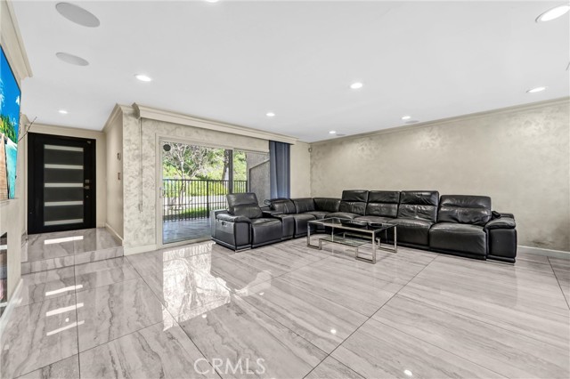 Detail Gallery Image 7 of 37 For 8038 via Pompeii, Burbank,  CA 91504 - 3 Beds | 3 Baths