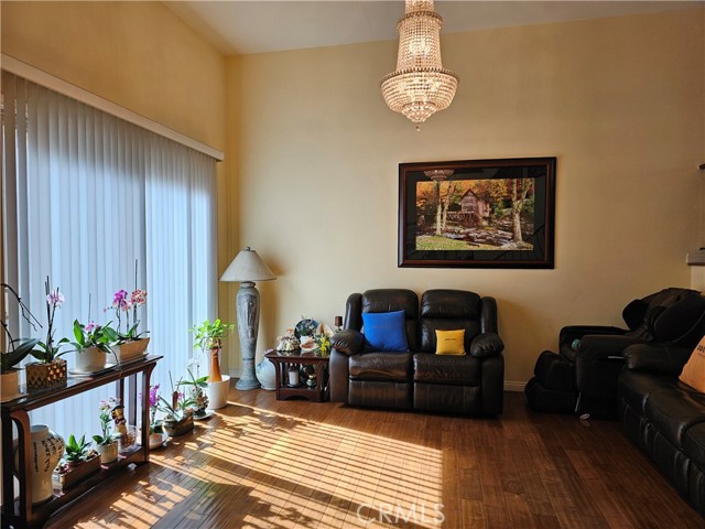 Detail Gallery Image 8 of 69 For 1711 Grismer Ave #52,  Burbank,  CA 91504 - 3 Beds | 3 Baths