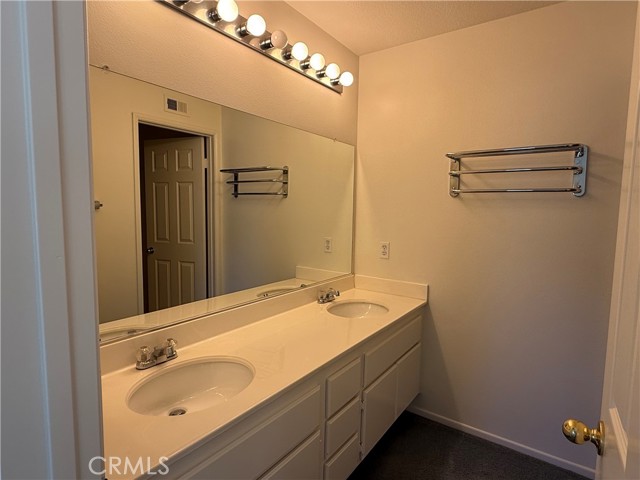 Detail Gallery Image 12 of 22 For 26506 Isabella, Canyon Country,  CA 91351 - 3 Beds | 3 Baths