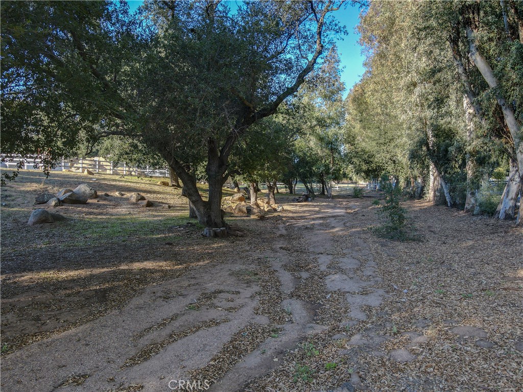 https://media.crmls.org/medias/a7d9e377-e629-43fc-bd87-032645e8096f.jpg?preset=X-Large