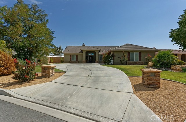 Detail Gallery Image 2 of 52 For 20403 Sundance Rd, Apple Valley,  CA 92308 - 3 Beds | 2/1 Baths