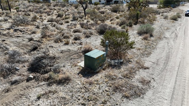 Detail Gallery Image 6 of 12 For 111 Sierra Rd, Pinon Hills,  CA 92372 - – Beds | – Baths