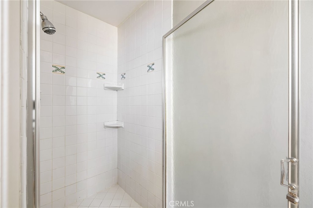 https://media.crmls.org/medias/a7db65b2-58e0-4145-8213-61cb006a204f.jpg?preset=X-Large