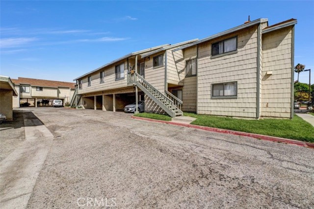 Detail Gallery Image 2 of 8 For 8582 Tamarind, Fontana,  CA 92335 - – Beds | – Baths