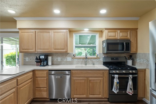 Detail Gallery Image 9 of 44 For 253 Gurnsey Dr, Red Bluff,  CA 96080 - 4 Beds | 3 Baths