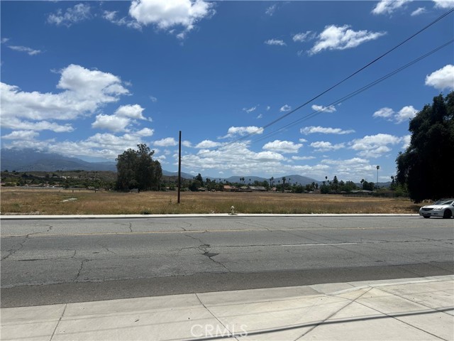 608 N San Jacinto Street, Hemet CA: https://media.crmls.org/medias/a7dd1dfd-8300-4ec7-b9a0-df38ac77b656.jpg