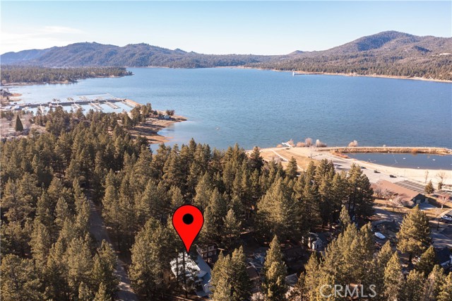 Detail Gallery Image 3 of 33 For 374 Mountainaire Ln, Big Bear Lake,  CA 92315 - 4 Beds | 3 Baths