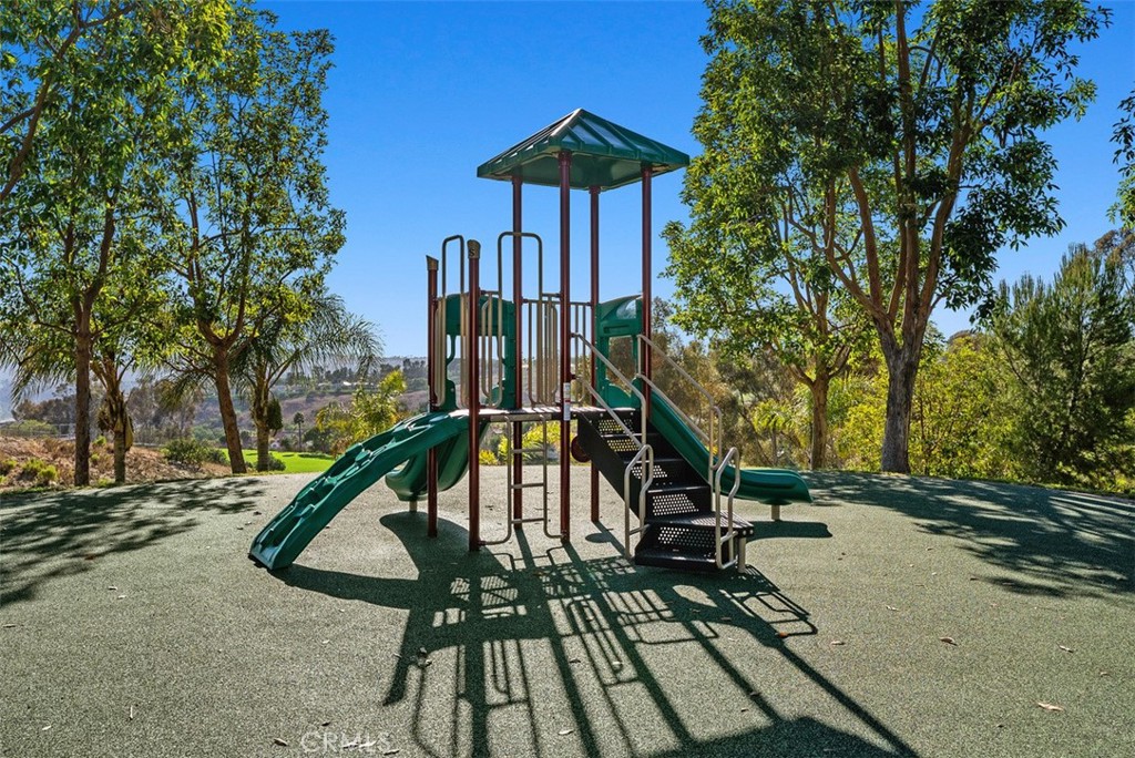 https://media.crmls.org/medias/a7ddd4cd-459a-4162-8df5-7d67f4dc0944.jpg?preset=X-Large