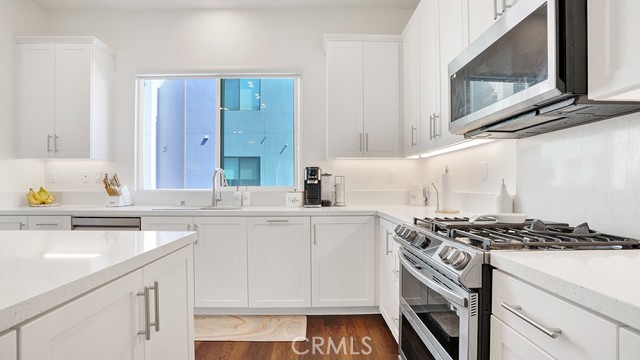 Detail Gallery Image 6 of 38 For 16372 Moonstone Cir, Tustin,  CA 92782 - 3 Beds | 3/1 Baths