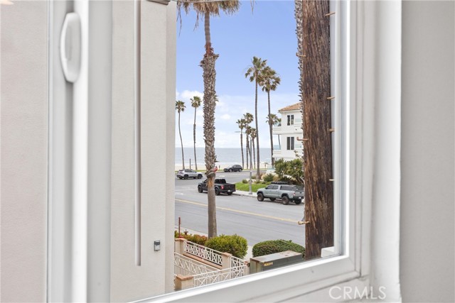 Detail Gallery Image 17 of 21 For 114 10th #C,  Huntington Beach,  CA 92648 - 2 Beds | 2 Baths