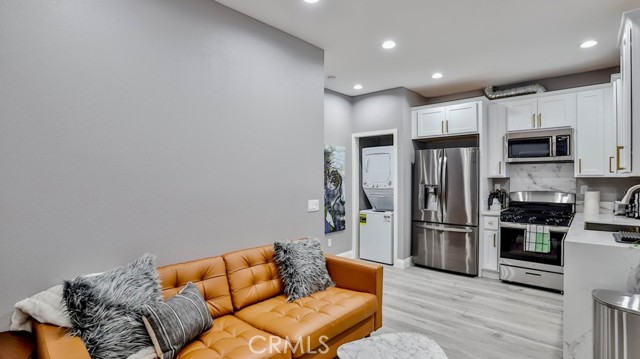 408 S Flower Street, Santa Ana CA: https://media.crmls.org/medias/a7e04e64-256c-4d0d-9faa-db4ce2bd5bfd.jpg