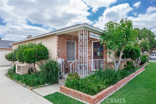 Detail Gallery Image 3 of 31 For 15556 Leahy Ave, Bellflower,  CA 90706 - 3 Beds | 2 Baths