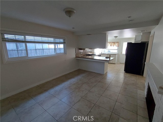 Detail Gallery Image 7 of 19 For 2542 N Pacific Ave, Santa Ana,  CA 92706 - 4 Beds | 3 Baths