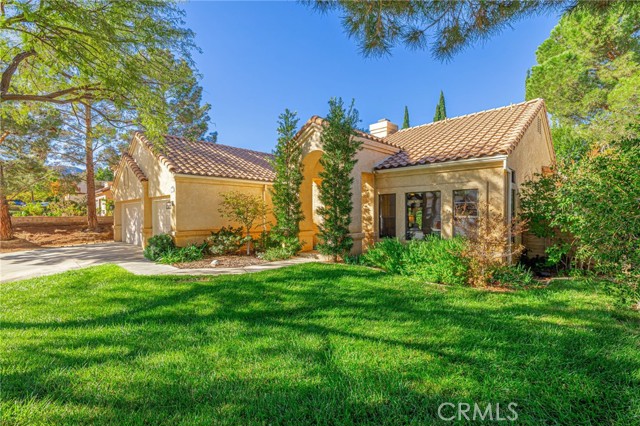 Detail Gallery Image 4 of 48 For 42255 Round Hill Dr, Lancaster,  CA 93536 - 4 Beds | 2/1 Baths