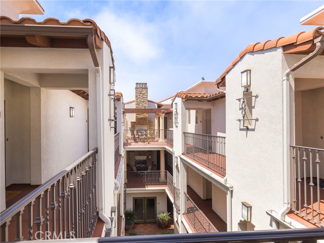 Detail Gallery Image 22 of 28 For 2001 Artesia Bld #413,  Redondo Beach,  CA 90278 - 1 Beds | 1 Baths