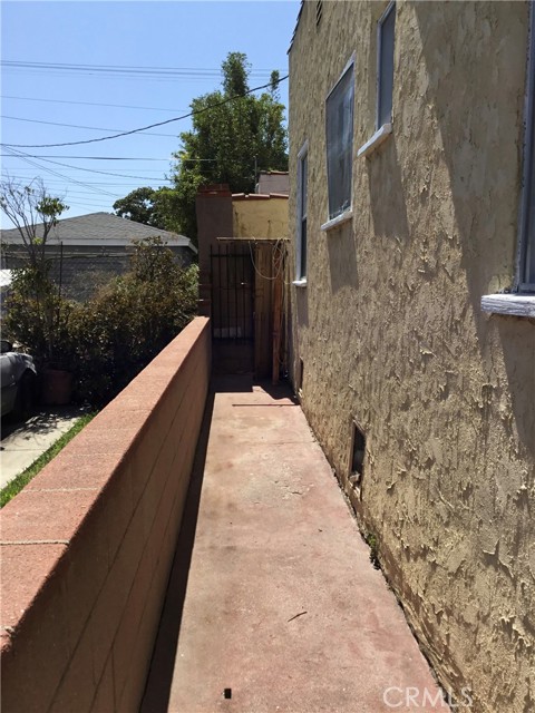Detail Gallery Image 17 of 39 For 6001 4th Ave, Los Angeles,  CA 90043 - 2 Beds | 1 Baths