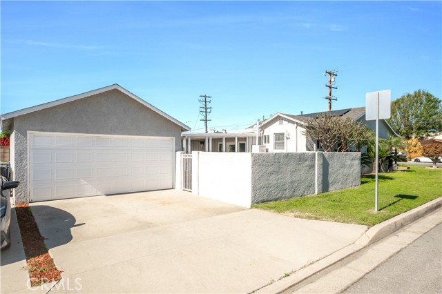 Detail Gallery Image 3 of 49 For 10358 Trabuco, Bellflower,  CA 90706 - 4 Beds | 2 Baths