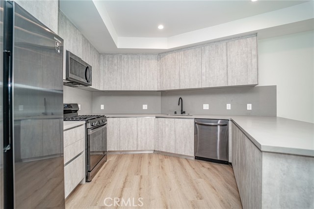 2828 London Street, Los Angeles CA: https://media.crmls.org/medias/a7e506e1-97e5-495f-8454-ebac01526c26.jpg
