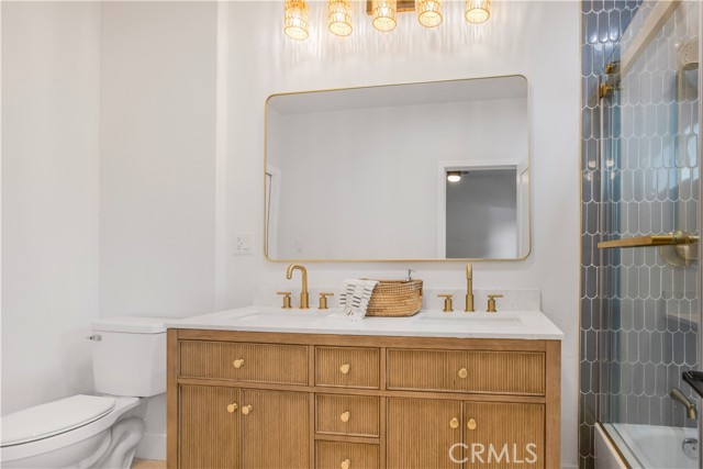 1270 W 19th Street, Long Beach CA: https://media.crmls.org/medias/a7e582f6-3208-4044-8029-cc8b60e6d623.jpg