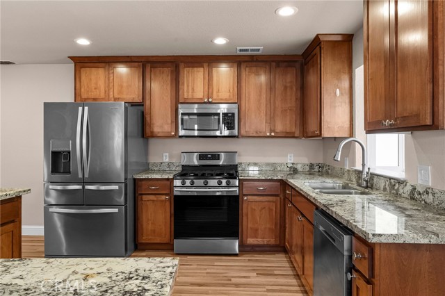 Detail Gallery Image 10 of 61 For 18 Jasper Dr, Chico,  CA 95928 - 5 Beds | 3 Baths