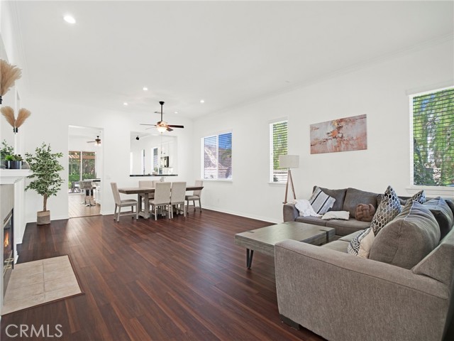 Detail Gallery Image 8 of 44 For 21103 Cross Creek Dr, Saugus,  CA 91350 - 3 Beds | 3 Baths