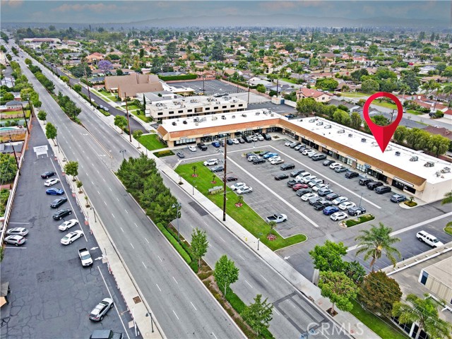 9984 lakewood Boulevard, Downey CA: https://media.crmls.org/medias/a7e9d8d4-23ab-43cc-93c8-ccbacceee9ef.jpg