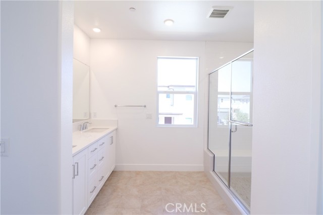 Detail Gallery Image 12 of 26 For 273 Shoveler, Irvine,  CA 92618 - 5 Beds | 4 Baths