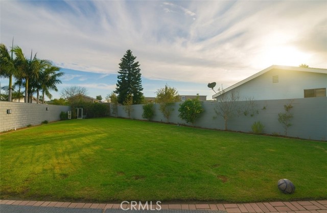 Detail Gallery Image 20 of 21 For 17952 Caledonia, Huntington Beach,  CA 92647 - 4 Beds | 2/1 Baths