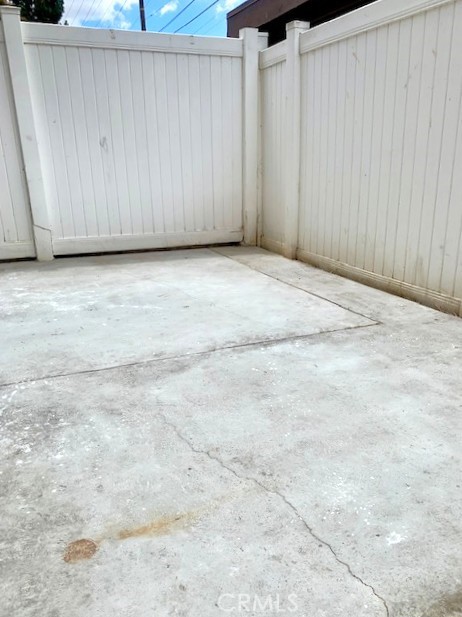 https://media.crmls.org/medias/a7ea9540-787d-4fa5-80b7-250e9cd9d0b1.jpg?preset=X-Large