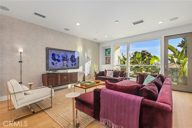 Detail Gallery Image 1 of 36 For 6072 W Studio Ct, Los Angeles,  CA 90038 - 3 Beds | 3/1 Baths