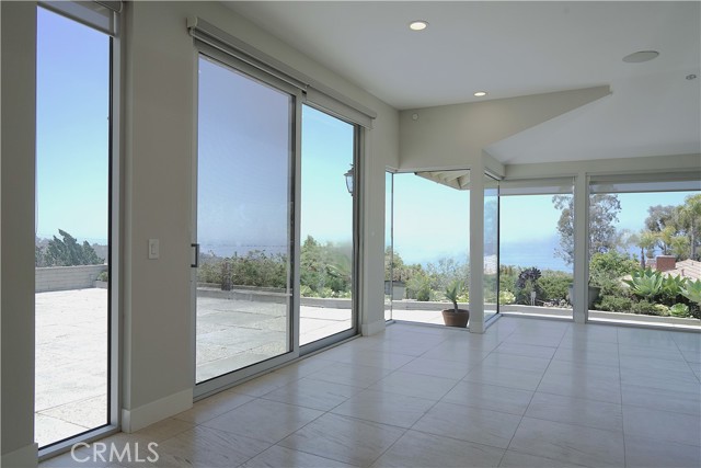 2615 Temple Hills Drive, Laguna Beach CA: https://media.crmls.org/medias/a7eaf833-c31c-4850-891a-5ce37721d6f3.jpg