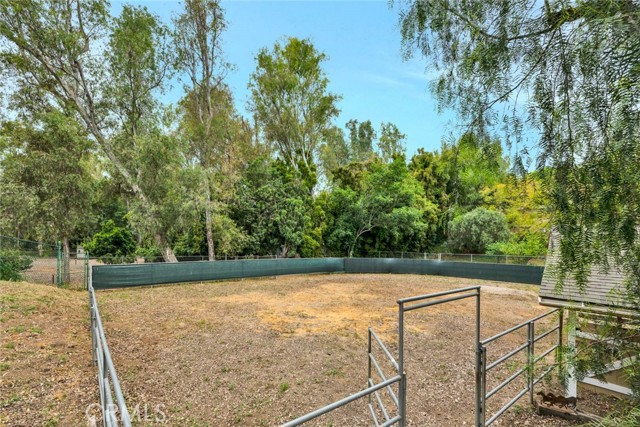 Detail Gallery Image 21 of 28 For 508 Green Acre Dr, Fullerton,  CA 92835 - 4 Beds | 2/1 Baths