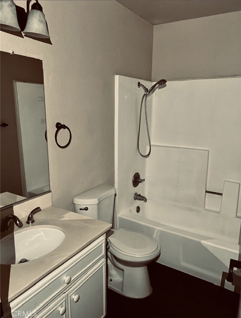 https://media.crmls.org/medias/a7eb752b-a04d-4abd-9431-d582d4e2b293.jpg?preset=X-Large