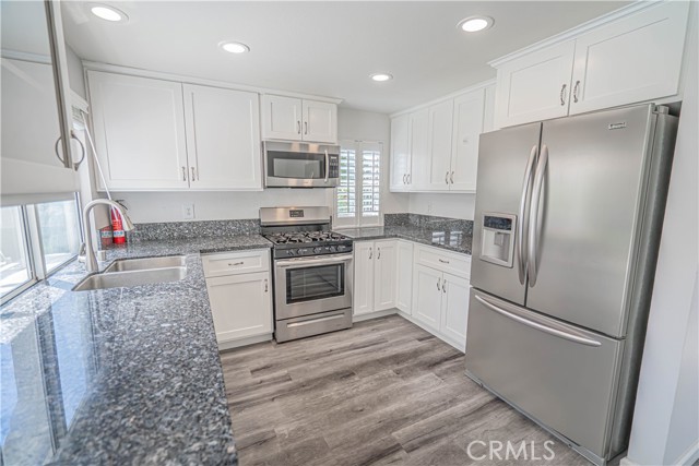 Detail Gallery Image 3 of 32 For 26506 Strambino Ct, Valencia,  CA 91355 - 2 Beds | 2 Baths