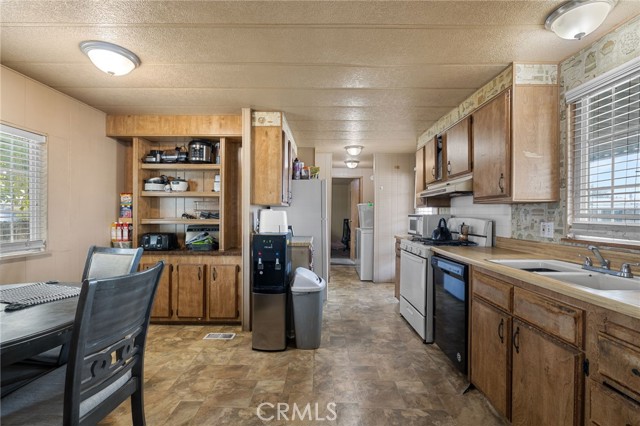 Detail Gallery Image 9 of 26 For 6601 Eucalyptus Dr #11,  Bakersfield,  CA 93306 - 2 Beds | 2 Baths