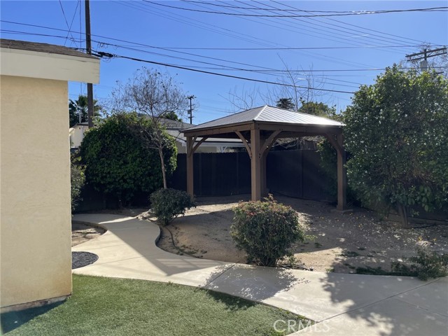 Detail Gallery Image 12 of 16 For 18004 Martha St, Encino,  CA 91316 - 3 Beds | 3 Baths