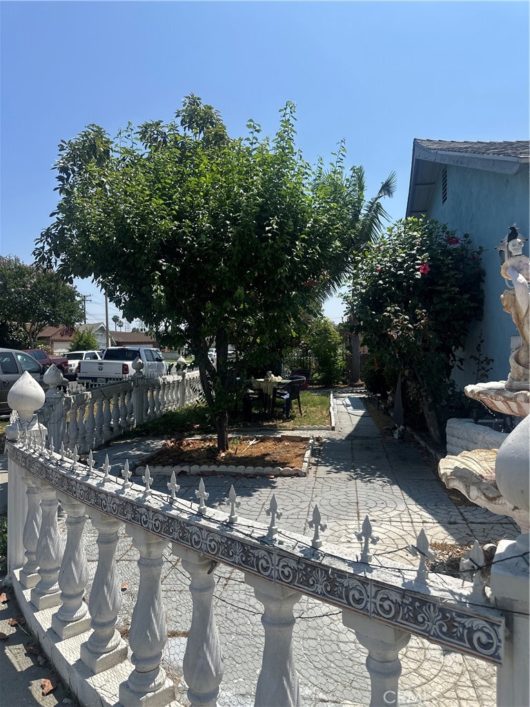 https://media.crmls.org/medias/a7eba366-5743-4b57-b2e6-b0ebce271060.jpg?preset=X-Large