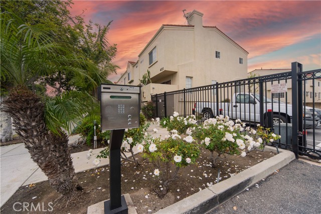 Detail Gallery Image 2 of 33 For 401 W 220th St #58,  Carson,  CA 90745 - 3 Beds | 3 Baths