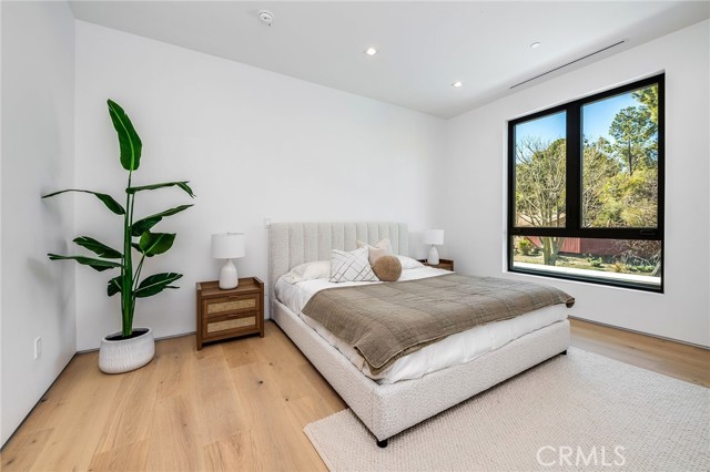 Detail Gallery Image 35 of 43 For 4930 Palomar Dr, Tarzana,  CA 91356 - 6 Beds | 6/1 Baths
