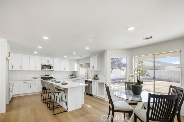 12930 Norfolk Lane, Victorville CA: https://media.crmls.org/medias/a7ec4b22-f641-48f4-942f-9dede5fe458a.jpg
