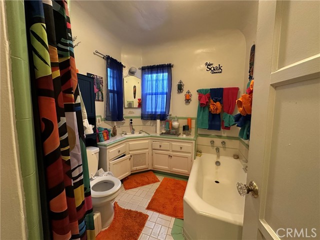 Detail Gallery Image 7 of 13 For 4056 Creed Ave, Los Angeles,  CA 90008 - – Beds | – Baths