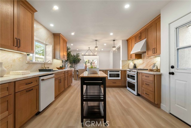 Detail Gallery Image 5 of 19 For 11333 Montana Ave, Los Angeles,  CA 90049 - 3 Beds | 2 Baths