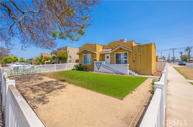 764 W 107th Street, Los Angeles CA: https://media.crmls.org/medias/a7ee29d3-0adb-417a-9c64-b34eaa193c56.jpg