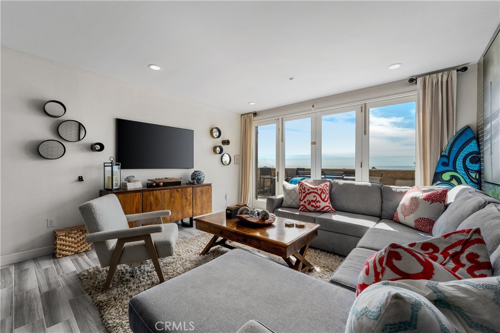 700 The Strand - photo 11