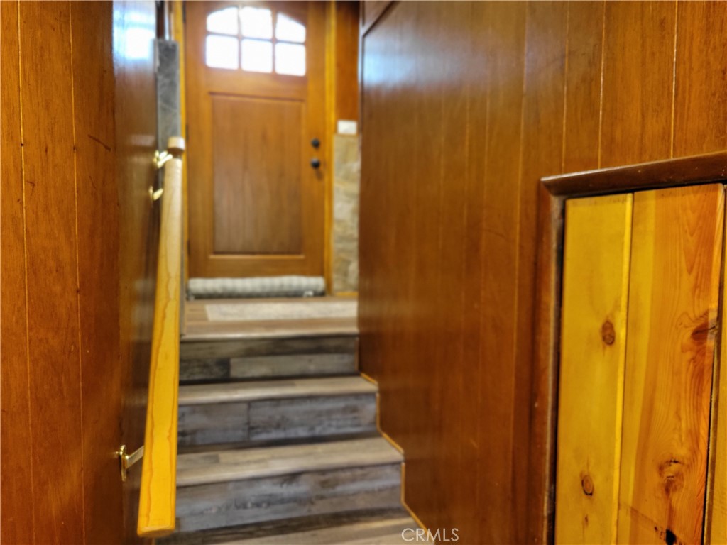 https://media.crmls.org/medias/a7ee6fb4-315b-4713-82f7-db3d9be12d41.jpg?preset=X-Large