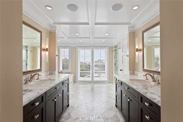 Detail Gallery Image 15 of 43 For 322 Emerald Bay, Laguna Beach,  CA 92651 - 6 Beds | 6/1 Baths