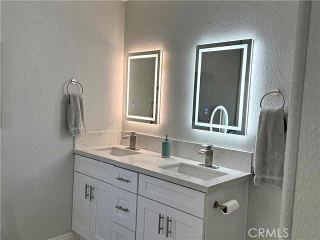 Detail Gallery Image 4 of 5 For 1440 Ridgemont Way, Corona,  CA 92880 - 2 Beds | 2 Baths