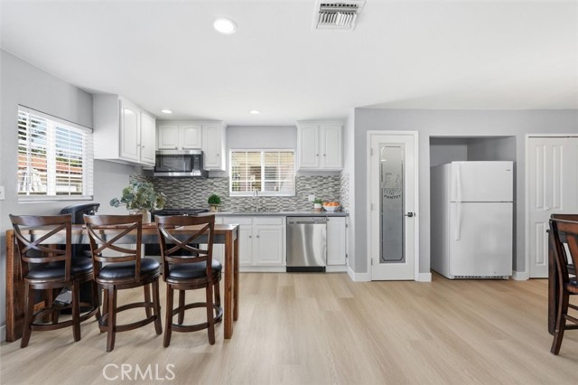 Detail Gallery Image 7 of 47 For 5017 W 118th Pl, Hawthorne,  CA 90250 - 5 Beds | 3 Baths