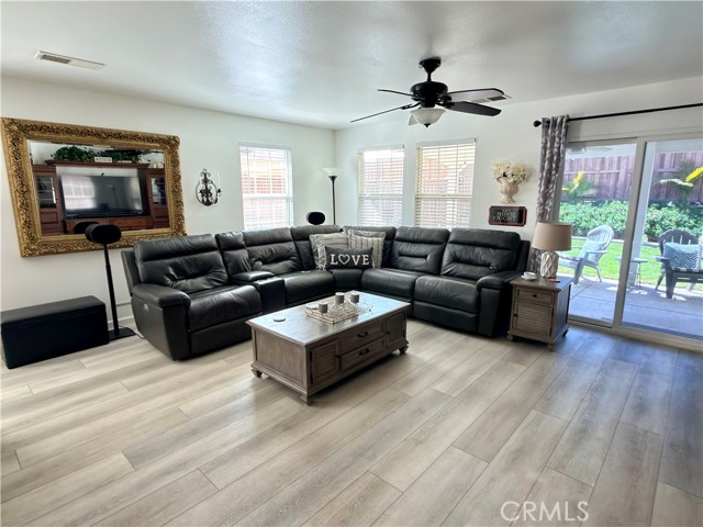 Detail Gallery Image 3 of 39 For 690 Julian Ave, San Jacinto,  CA 92582 - 3 Beds | 2 Baths